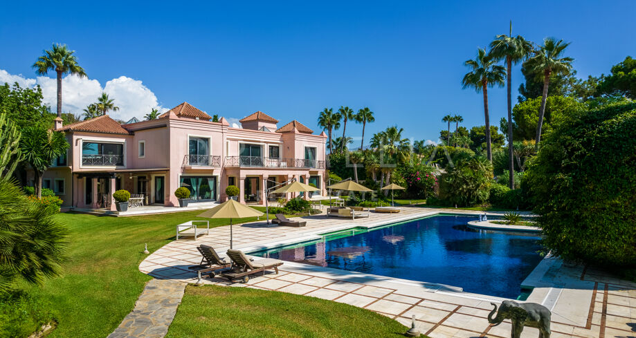 Exclusiva villa de alto standing, totalmente reformada en Paraiso Barronal, Estepona