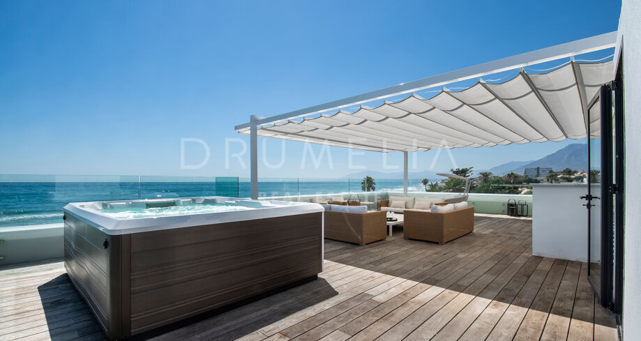 Nieuwe schitterende moderne luxe villa aan het strand, Costabella, Marbella Oost