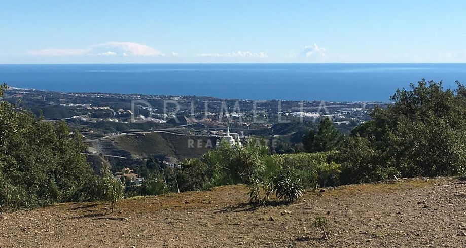 Exklusiv stor tomt med panoramautsikt i Elite Zagaleta