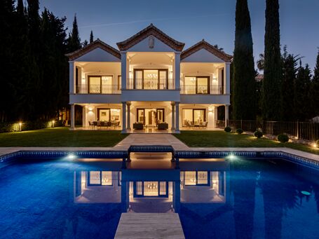 Elegant Classy Luxury Villa with Panoramic Sea Views, Sierra Blanca, Marbella
