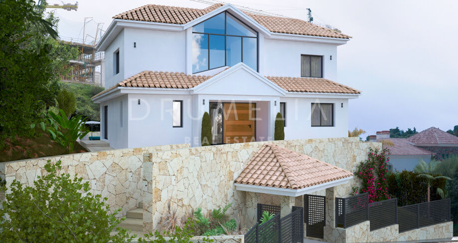 Superb Plot with Modern Luxury Villa Project and Sea Views, Capanes Sur