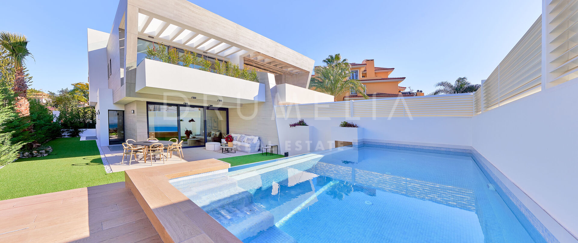 Exclusive Brand-New Semi-Detached Villas Next to Beach in Puerto Banús
