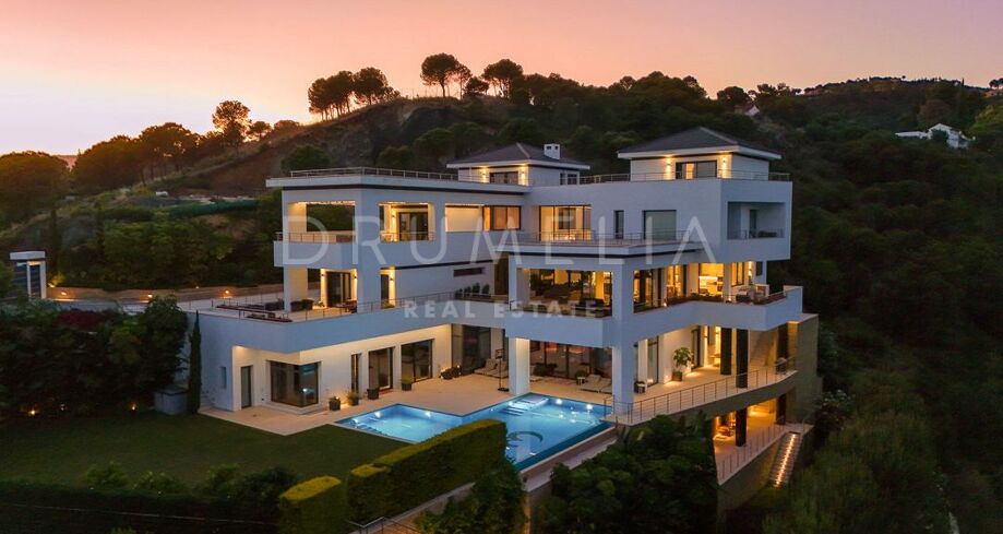 Lyxig modern villa i La Reserva de Alcuzcuz, Benahavis