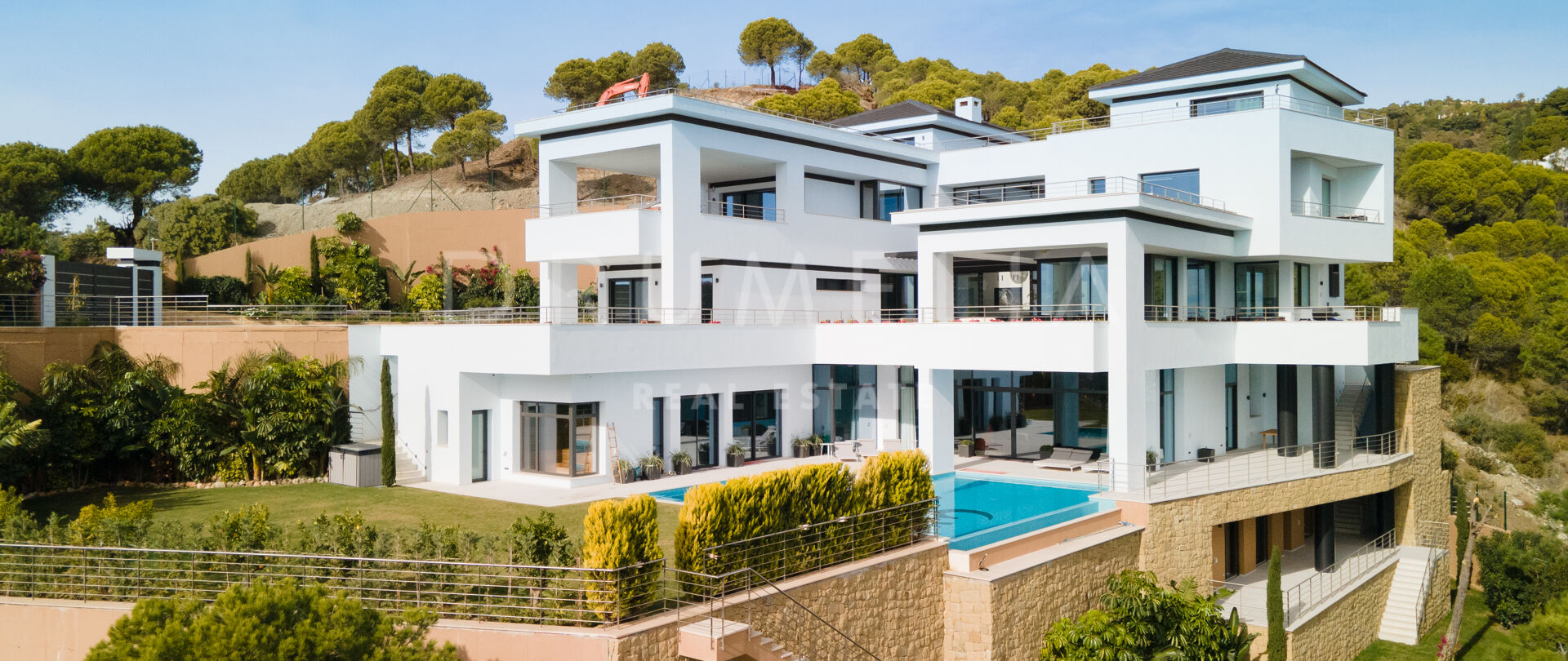 Lyxig modern villa i La Reserva de Alcuzcuz, Benahavis