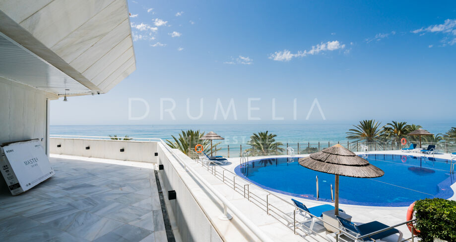 Stylish Renovated Frontline Beach Modern Apartment Overlooking Africa, Marbella