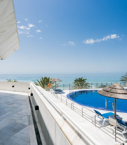 Stylish Renovated Frontline Beach Modern Apartment Overlooking Africa, Marbella