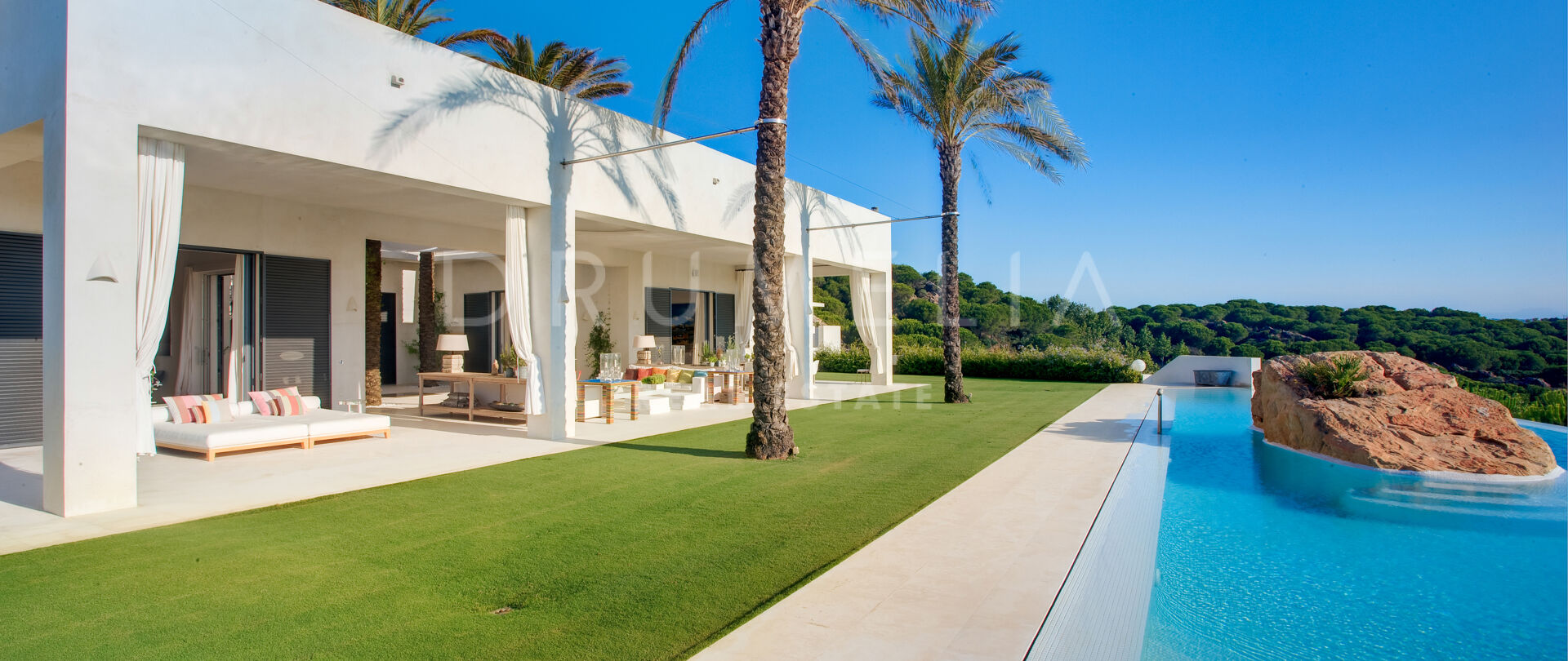 Front-line Golf Villa de luxe moderne et sophistiquée à La Reserva de Sotogrande
