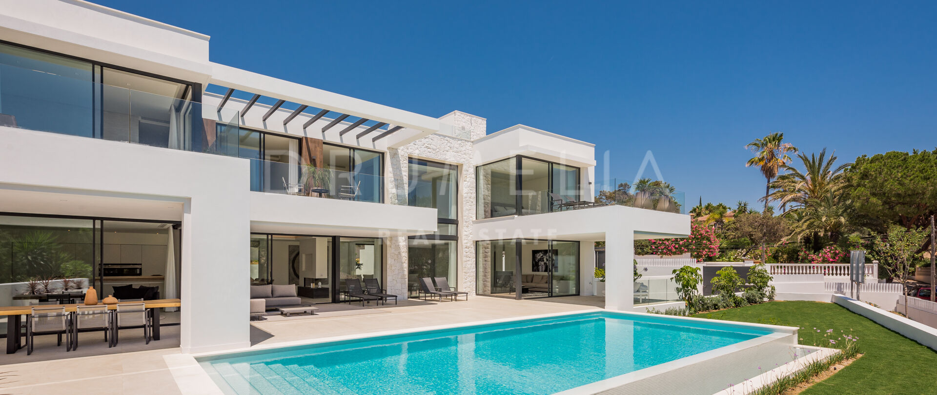 Fantastica y Moderna Villa de lujo de estilo contemporaneo en Marbesa, Marbella Este, Marbella