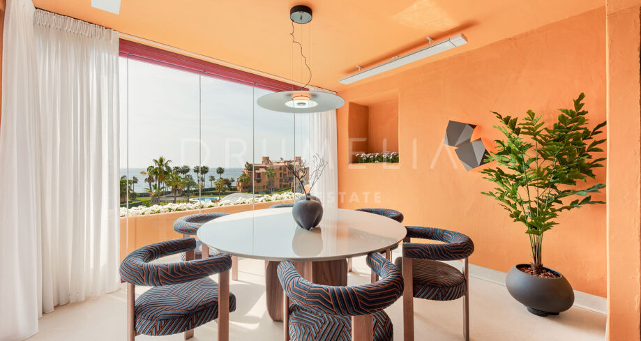 Luxury sea-view apartment in Los Granados del Mar with terrace, designer kitchen & top amenities.