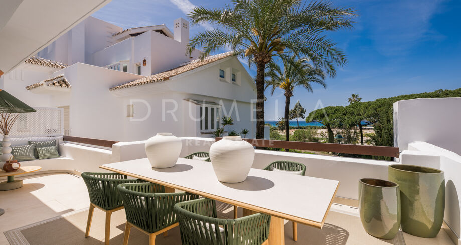 Elegant, modern beachfront apartment with sea views in exclusive Palm Beach, Marbella East.