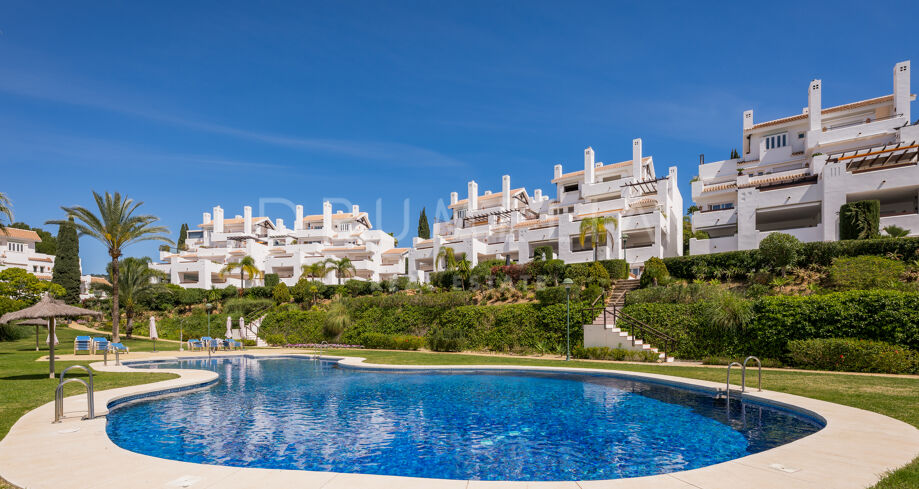 Elegant, modern beachfront apartment with sea views in exclusive Palm Beach, Marbella East.
