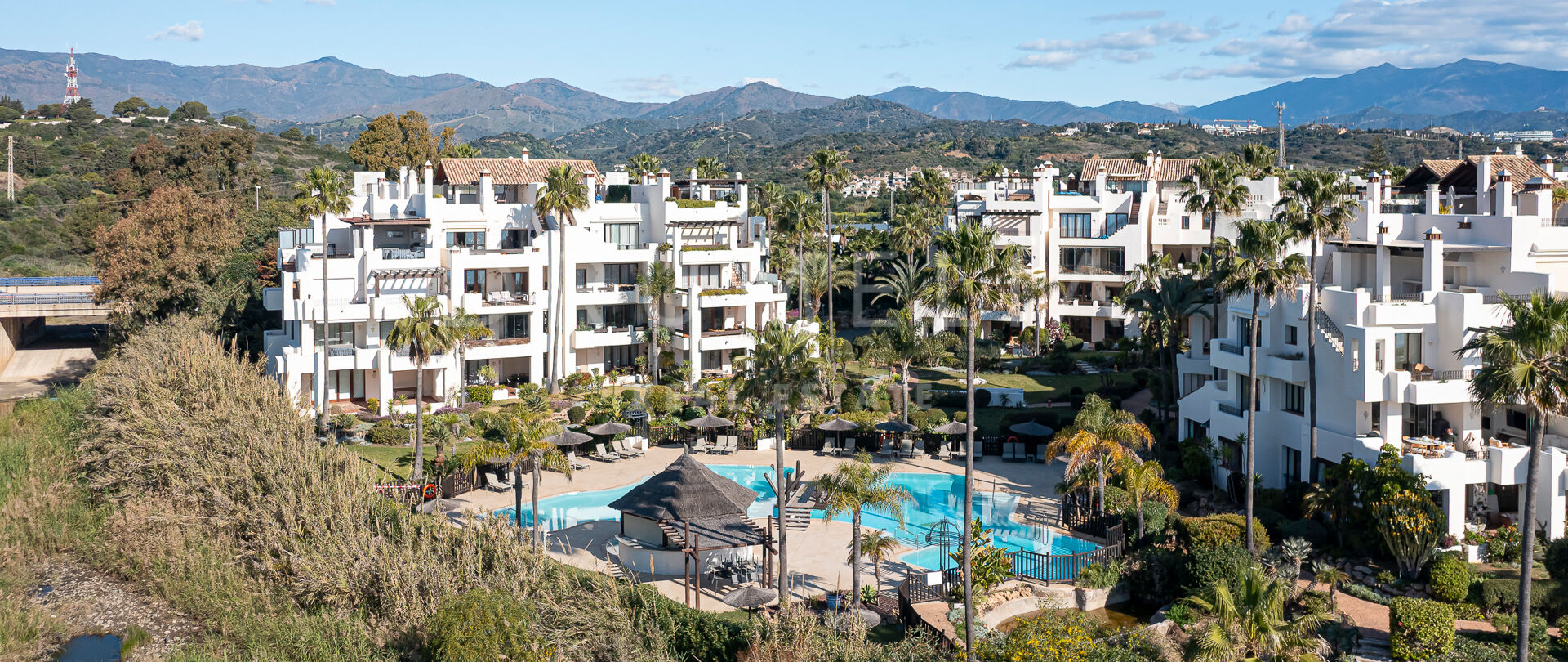 Beachfront luxury apartment in Bahía del Velerín with sea views, terrace & designer finishes.