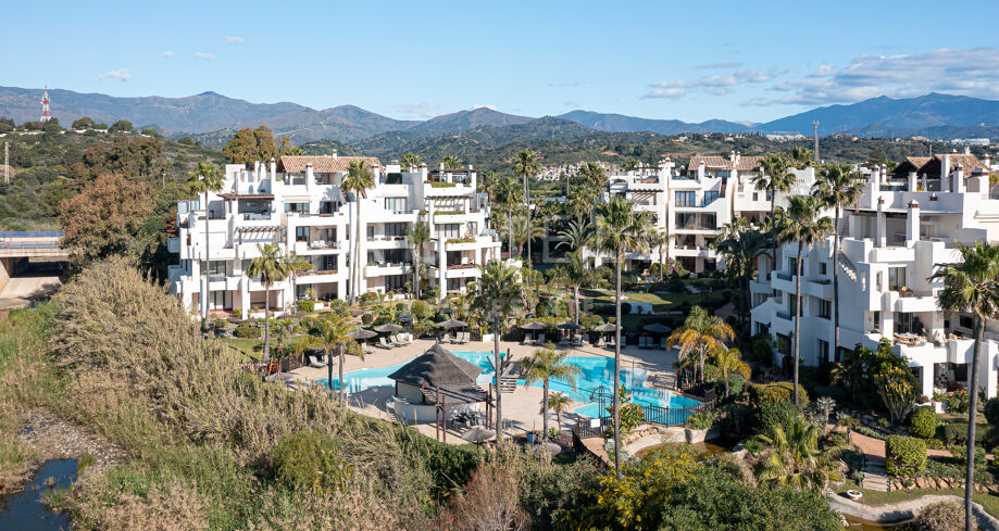 Beachfront luxury apartment in Bahía del Velerín with sea views, terrace & designer finishes.
