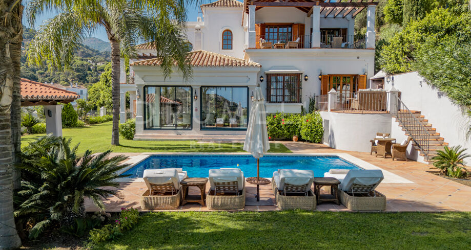 Андалузский шарм с панорамными видами в El Madroñal, Benahavís