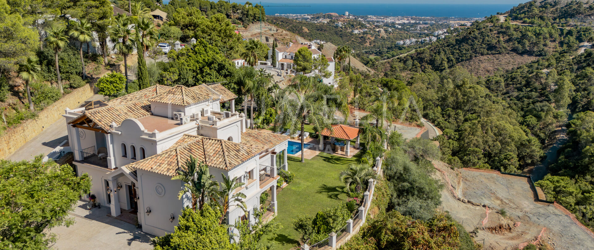 Andalusian Charm with Panoramic Horizons in El Madroñal, Benahavís