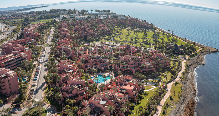 Duplex penthouse in Torre Bermeja with sea views, private jacuzzi, sauna & luxury amenities.