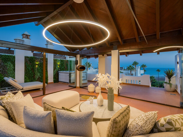 Prestiżowy Penthouse Przy Plaży w Bahía del Velerín, Estepona Wschód