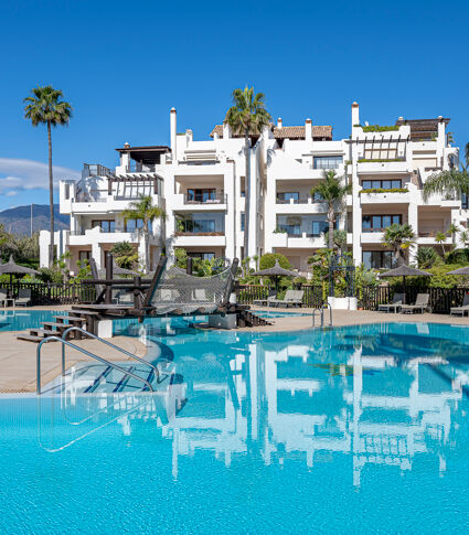 Stijlvol gerenoveerd appartement aan het strand in Bahía del Velerín met luxe voorzieningen en uitzicht op zee.