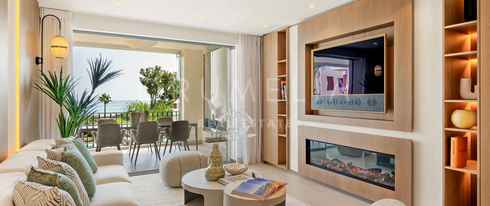 Stylowo odnowiony apartament przy plaży w Bahía del Velerín z luksusowymi udogodnieniami i widokiem na morze.