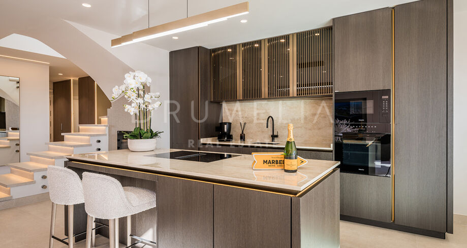 Beachfront luxury penthouse in Cabo Bermejo with tropical gardens, gym, and fine dining.