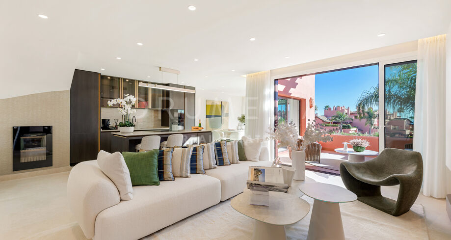 Beachfront luxury penthouse in Cabo Bermejo with tropical gardens, gym, and fine dining.