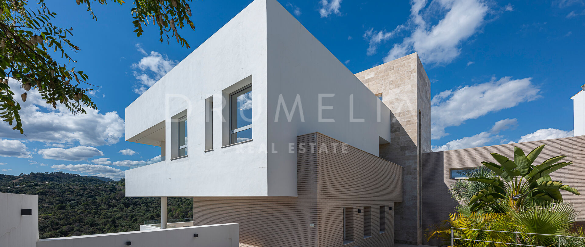 Luxury Villa with Panoramic Terrace in Los Arqueros