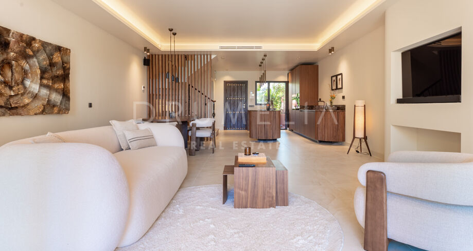 Fully Renovated Luxury Townhouse in Altos de Puente Romano