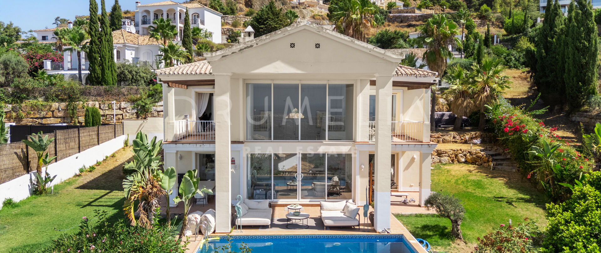 Villa med havsutsikt i Sierra Blanca Country Club