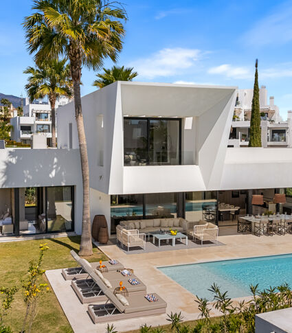 Современная вилла с подогреваемым бассейном и сауной, El Paraíso, Новая Золотая Миля Эстепоны