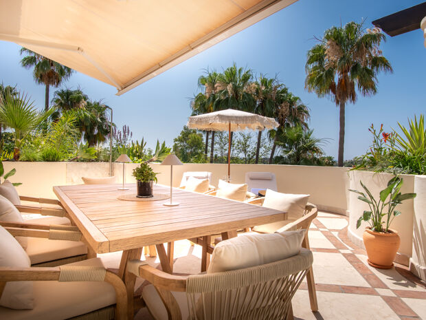 Elegans och Panoramautsikt i en Duplex Penthouse i Las Alamandas