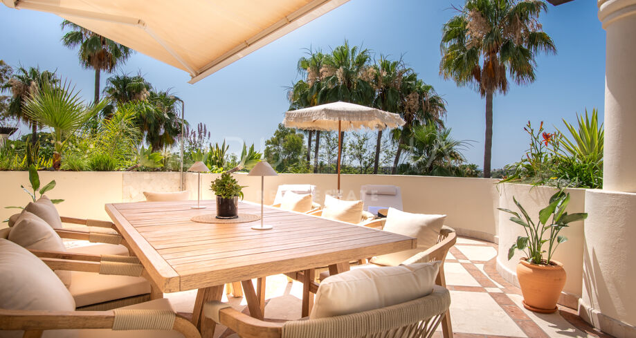 Eleganz und Panoramablick in einem Penthouse-Duplex in Las Alamandas