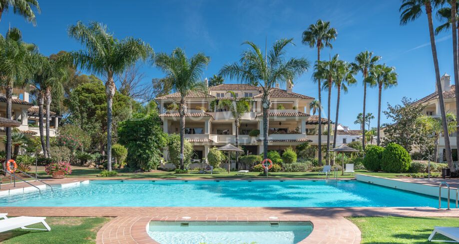 Eleganz und Panoramablick in einem Penthouse-Duplex in Las Alamandas