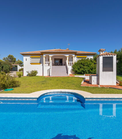 Sjarmerende villa med basseng og stor tomt i Los Flamingos, Benahavís