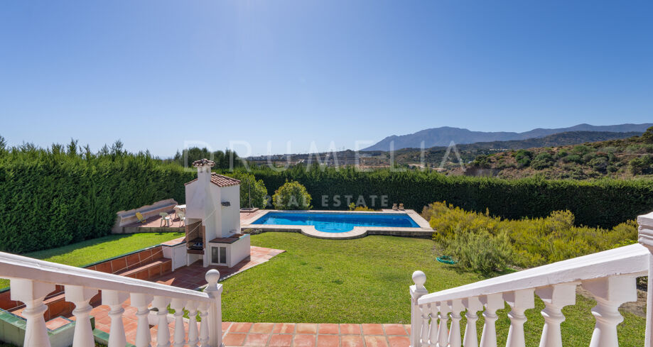 Очаровательная вилла с бассейном и большим участком в Los Flamingos, Benahavís