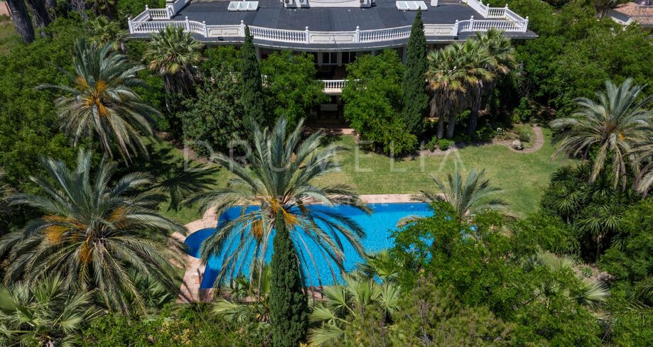 Una joya atemporal de elegancia neoclásica en Marbella