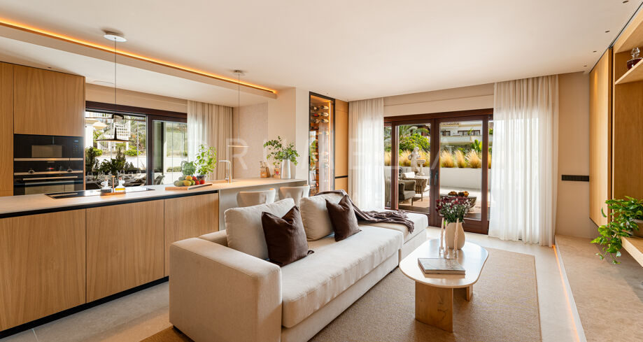 Totalrenovert duplex med utsikt over fjell og hager på Marbella Golden Mile