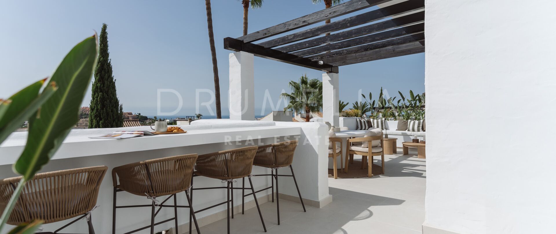 Lyxig Renoverad Takvåning med Privat Pool och Havsutsikt i Nueva Andalucía