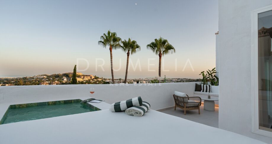 Penthouse de Luxe Rénové avec Piscine Privée et Vue sur Mer à Nueva Andalucía
