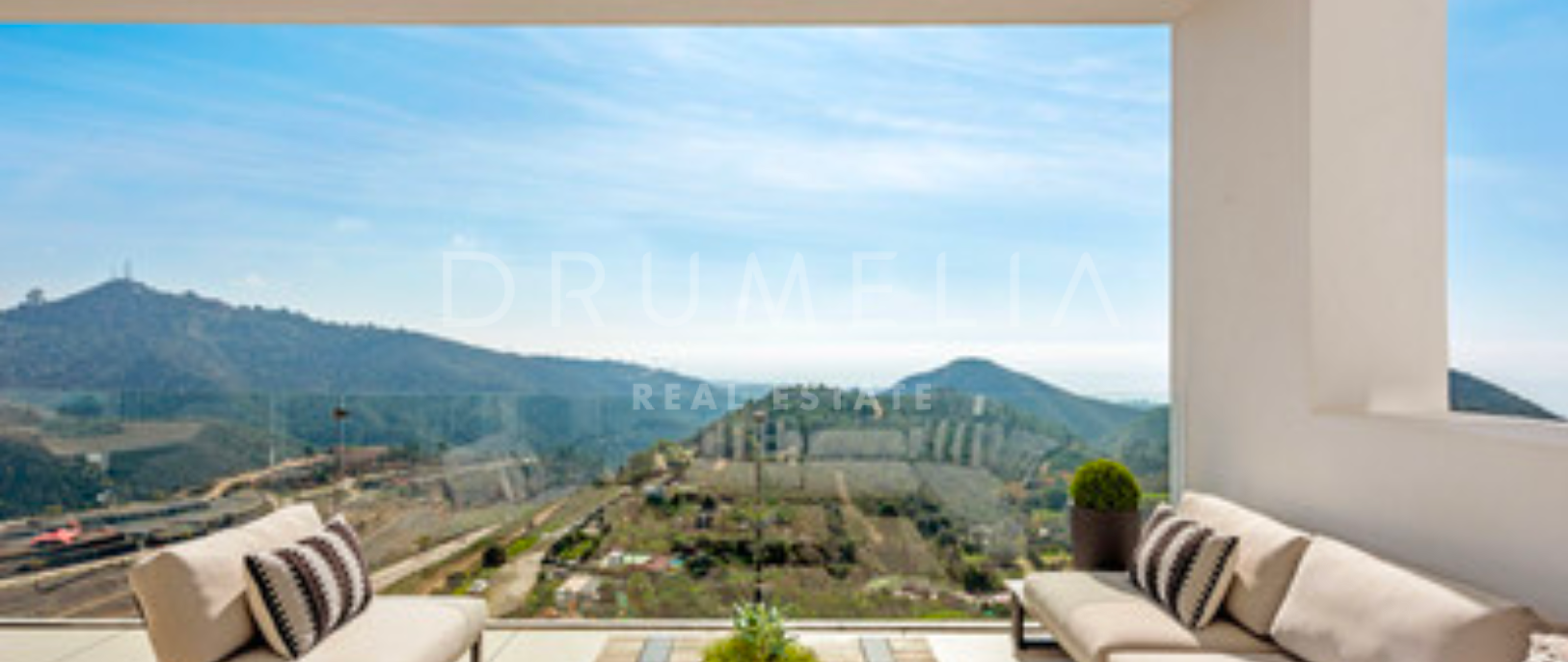 Elegant samtidsleilighet med havutsikt i eksklusivt inngjerdet område i Ojén, Marbella