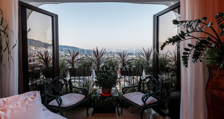 Propiedad con Licencia Comercial y Vistas Inigualables en el Corazón de Puerto Banús