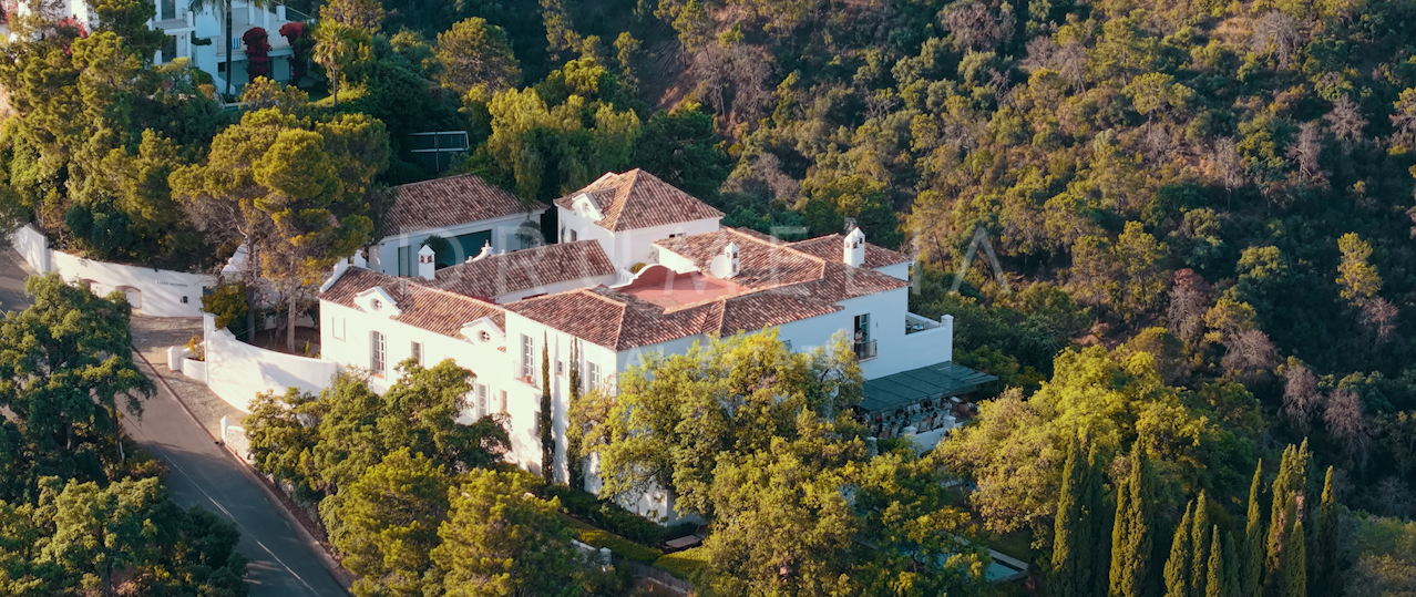 Эксклюзивная вилла в андалузском стиле в Бенахависе – Привилегированное расположение в Эль Мадроньяле