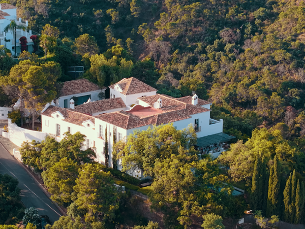 Exclusiva Villa Estilo Andaluz en Benahavís – Ubicación Privilegiada en El Madroñal