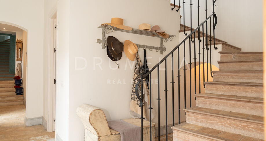 Эксклюзивная вилла в андалузском стиле в Бенахависе – Привилегированное расположение в Эль Мадроньяле