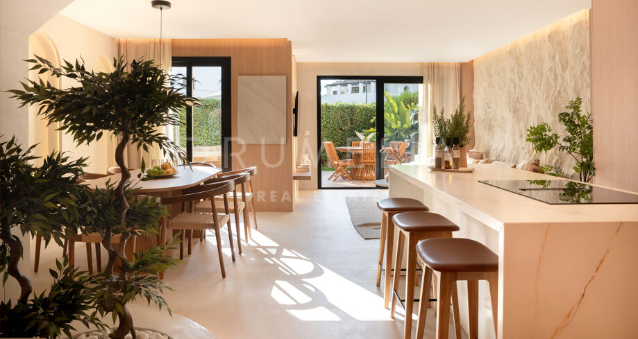 Town House for sale in Azalea Beach, Marbella - Puerto Banus