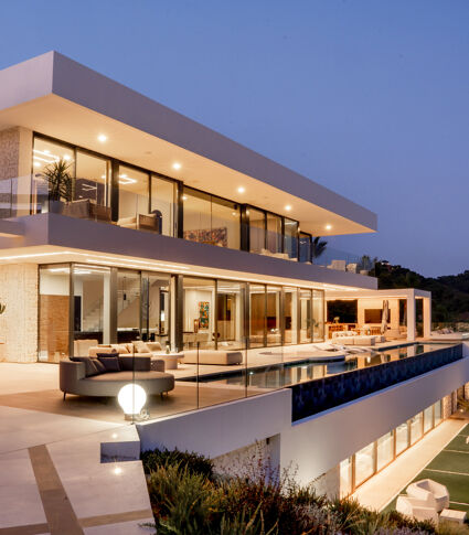 Contemporary luxury villa in Monte Mayor with panoramic sea and mountain views