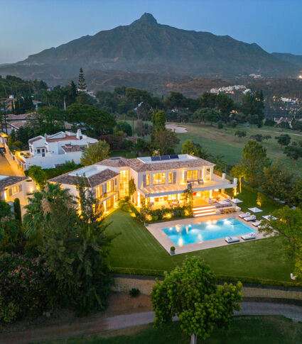 Элегантная вилла с 6 спальнями, частным бассейном и гостевым домом в Алоха, Нуэва Андалусия