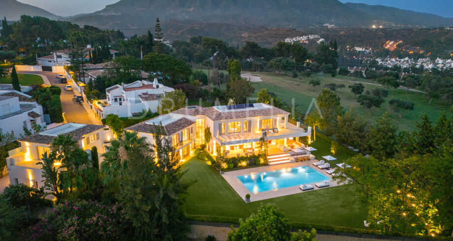 Elegant 6-bedroom villa with private pool and guest house in Aloha, Nueva Andalucía