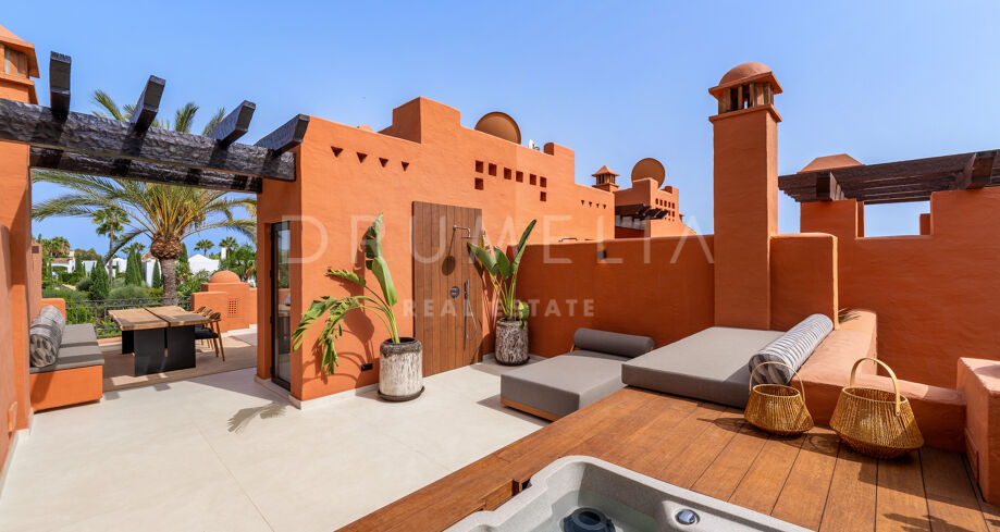 Stylish renovated townhouse with 4 bedrooms, garden and terraces on Marbella’s Golden Mile