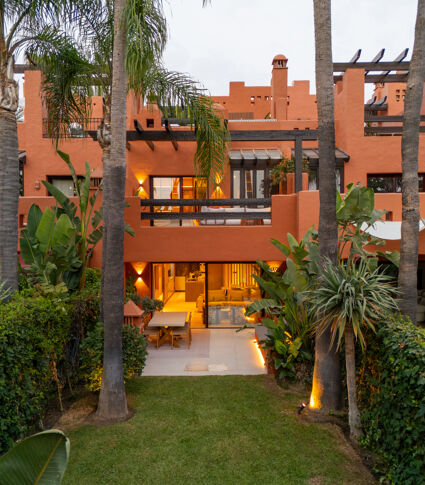 Stylish renovated townhouse with 4 bedrooms, garden and terraces on Marbella’s Golden Mile