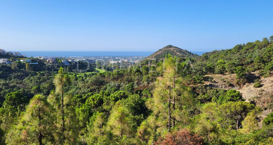 Oonperceel met zee- en bergzicht in La Reserva de Alcuzcuz, Benahavís